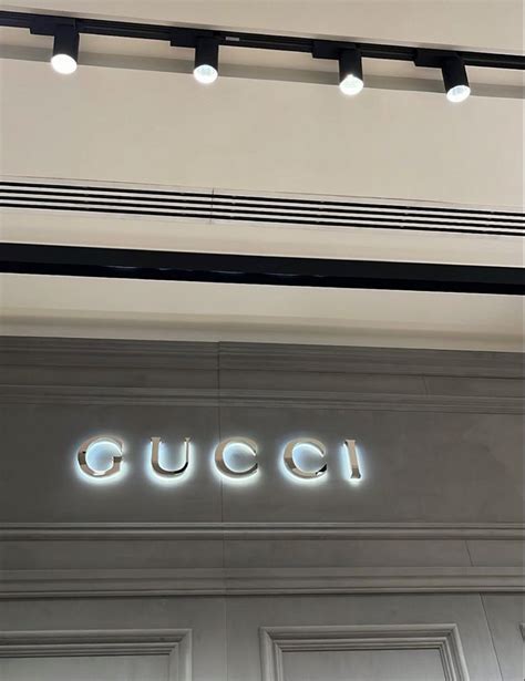 gucci ceiling light